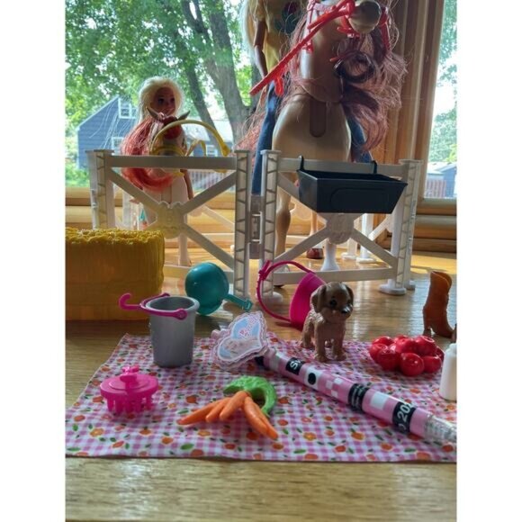 Barbie Hugs N Horses Playset With Dolls Pony Accessories & Stable Set Mattel - Picture 4 of 8